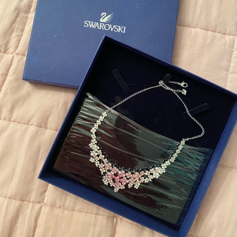 Swarovski beautiful necklace 🦋